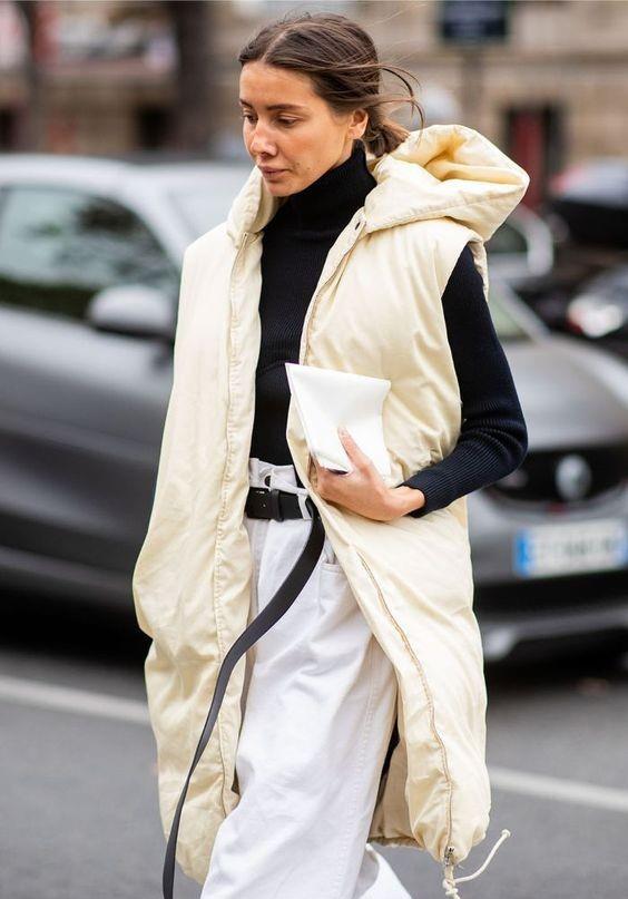 卫衣 建议！中年女人都备一件羽绒马甲，毛衣、卫衣随意搭，高级又保暖