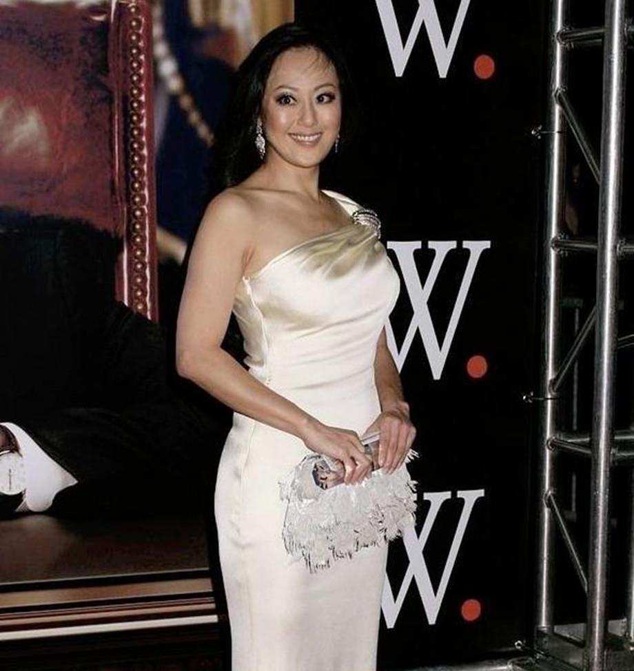 章小蕙 58岁的章小蕙身穿高定裙，一眼就看出淑女风范贵妇级人物