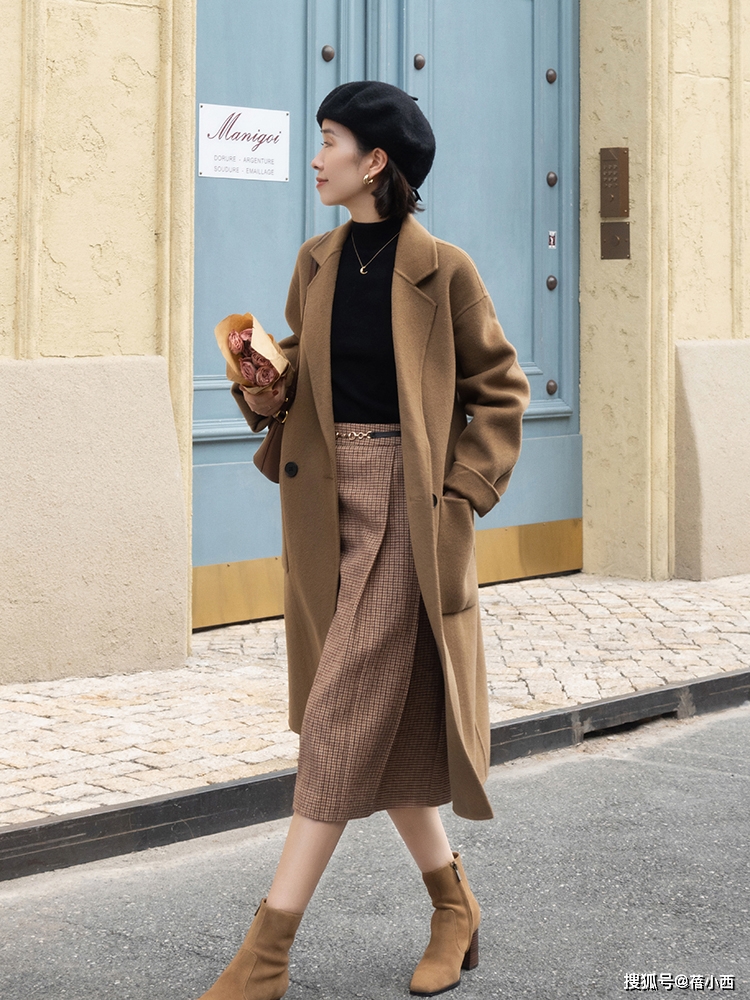 上装 女人年过40别穿得太老气，建议多穿“半身裙”，搭配毛衣高级优雅