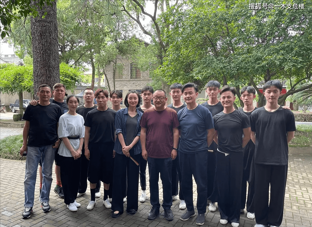 八角亭|蚌埠住了!《八角亭谜雾》最新剧情让我无力吐槽,浪费吴越的演技