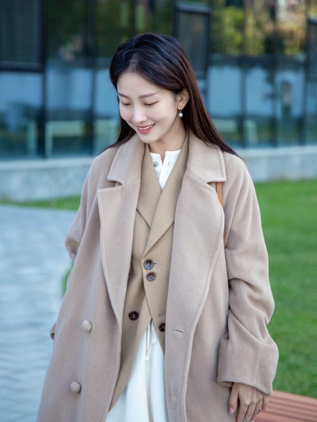 季节 秋冬季节不知道穿什么?一件毛呢大衣全搞定,让你美出新高度