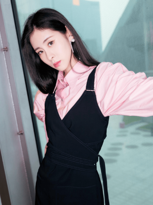 方面|华晨宇,就这样在火星弟弟和孩子之间,改写了他的结局