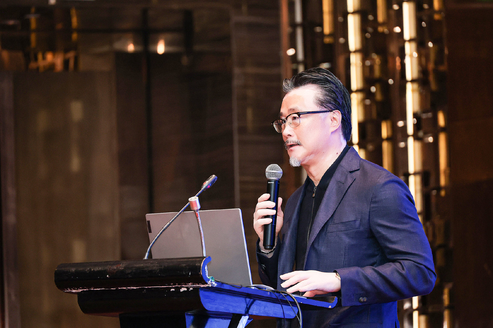 老虎新材料ceo骆飚当选中涂协粉末涂料涂装分会第一届理事长