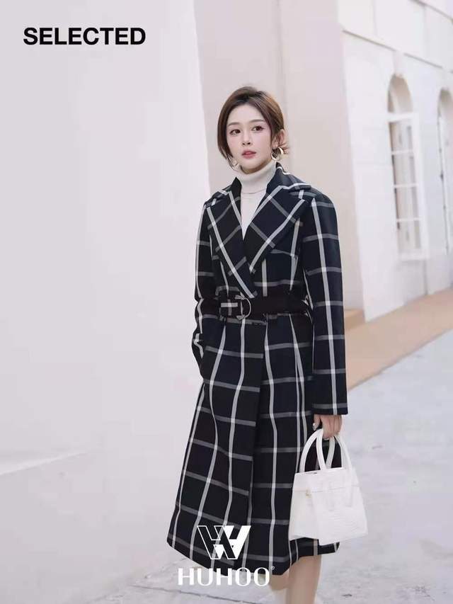 职场 辛芷蕾参加弟弟婚礼，看到照片一个细节后，网友都赞她是高情商