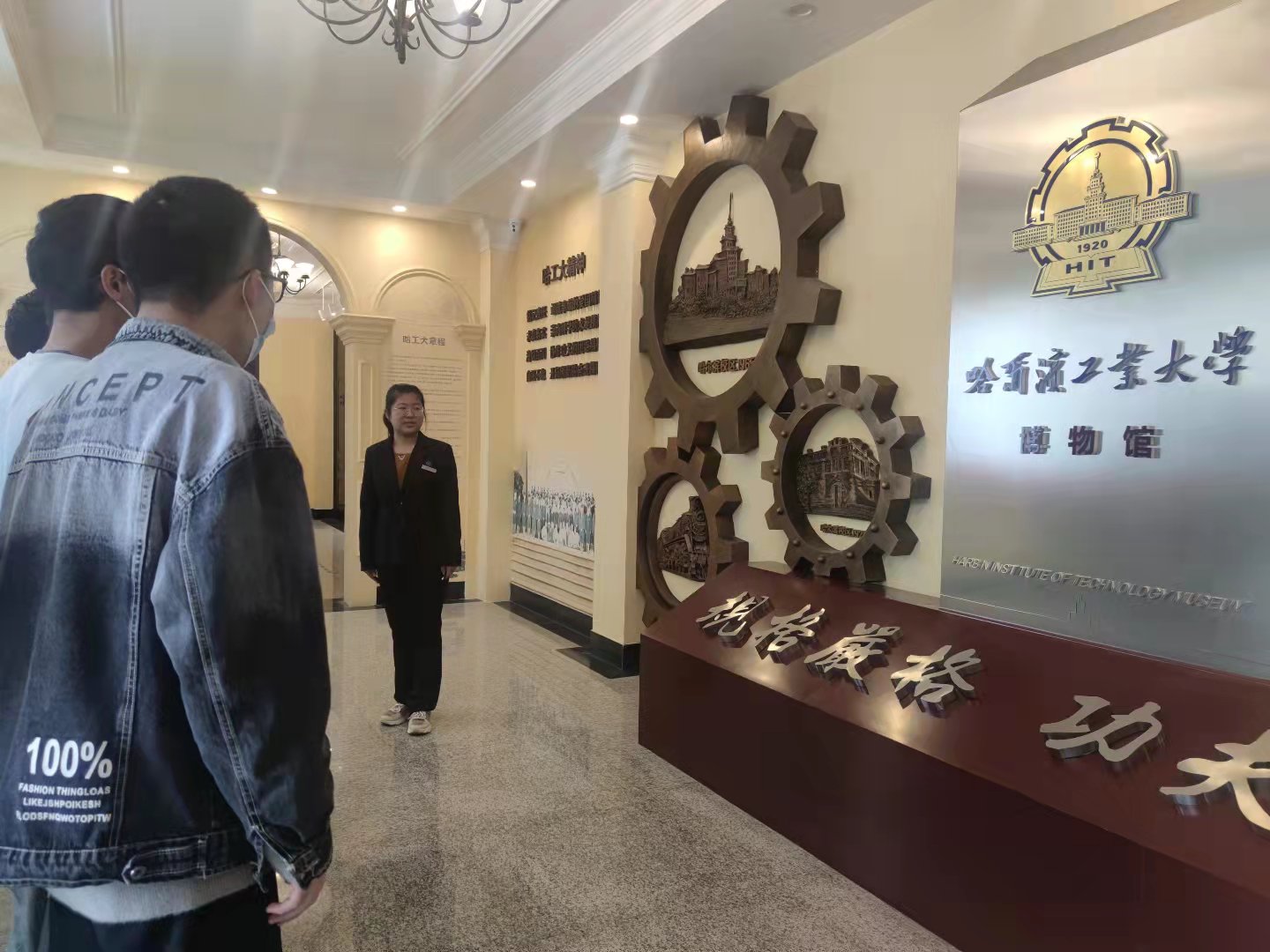 回望校史传承精神哈尔滨工业大学威海继续教育学院组织新生参观校史馆