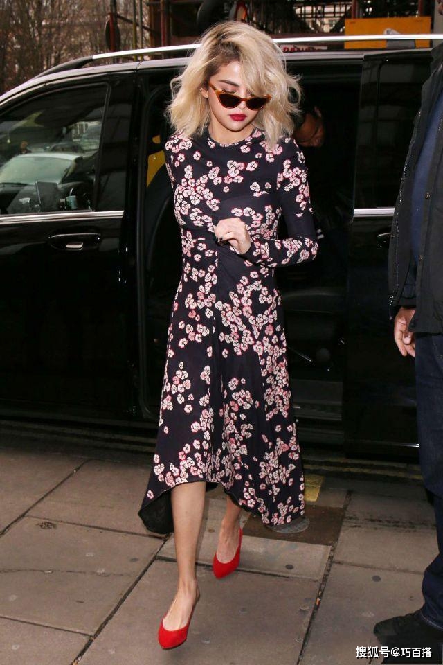 身材 赛琳娜终于开窍了！穿衣风格又酷又纯欲，简直就是小个子的天花板