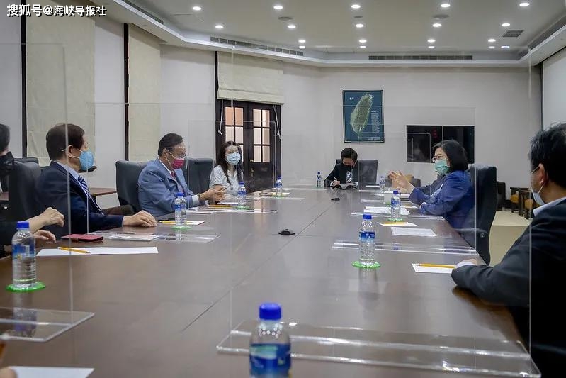 郭台铭幕僚透露捐 复必泰 内幕 蔡英文曾称 你们就是性子急 刘宥彤