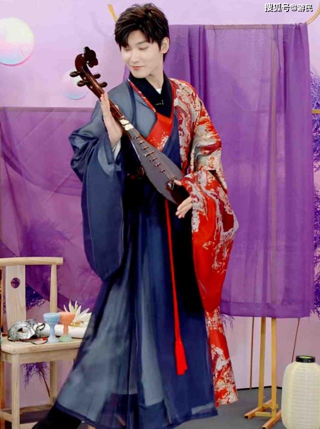 网友 “国风美少年”邢昭林，穿汉服娇羞又搞笑，网友却直言：太娘了！