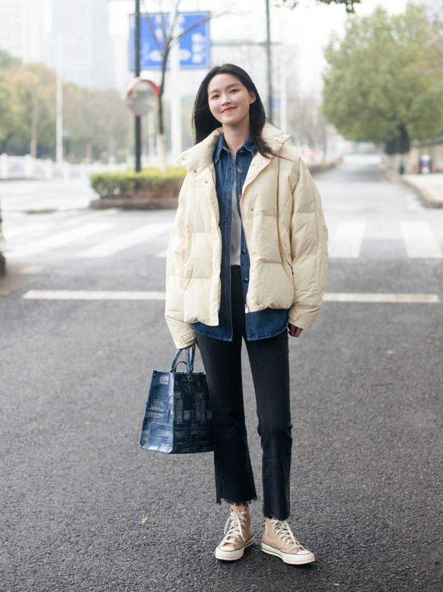 颜色 秋冬季怎么选羽绒服?挑对颜色很重要,今年这几款颜色百搭又高级