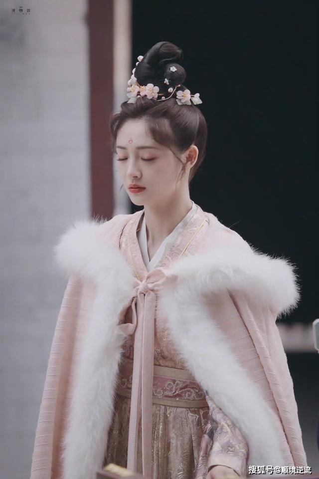 传统 周洁琼的古装路透太惊艳，之前没有觉得她美，现在却被“打脸”了