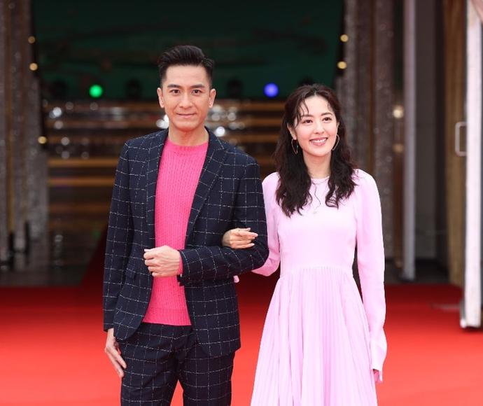 陈自瑶|TVB红毯现场照曝光，74岁汪明荃撑场面，女艺人不惧寒冷大秀身材