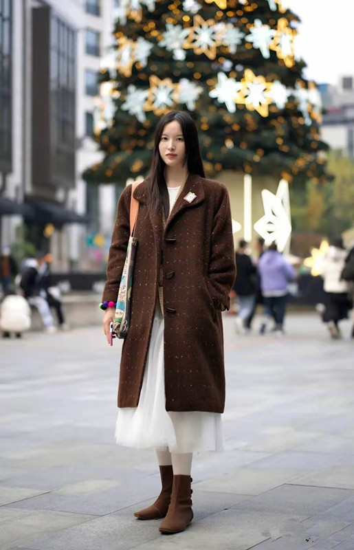 黑色 秋冬大衣搭配的六套Look 照着穿显瘦还美观 气质女人必备