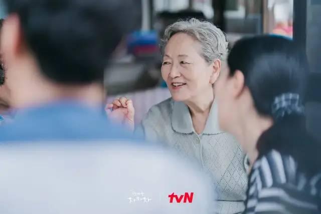 尹惠珍|豆瓣9.0，高质量男性的社交牛逼症，男的女的都不放过