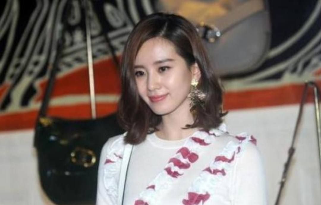 身材 刘诗诗仗着颜值高，穿条“肥牛裙”就敢出门，一般人真驾驭不了