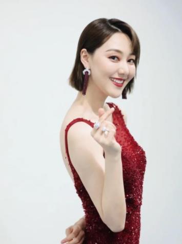 生活|王冠和撒贝宁合唱情歌,感动鞠萍蔡明!38岁仍单身被多次催婚