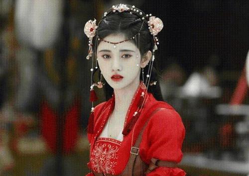 标准线|10年前出演《甄嬛传》，10年后露面《嘉南传》，脸蛋却一点都没老