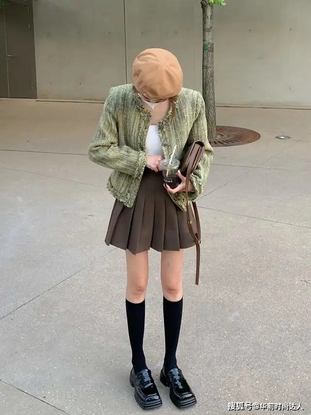 颜色 肤色偏黄偏深的女人，这些颜色的“衣服”尽量避开，显黑还显廉价