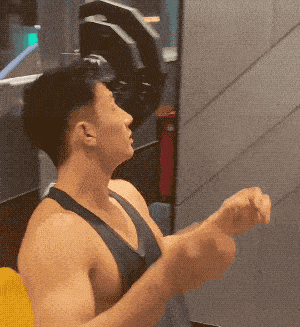 健身|194cm夜店猛男脱衣秀肉引发尖叫，这肉体谁顶得住啊