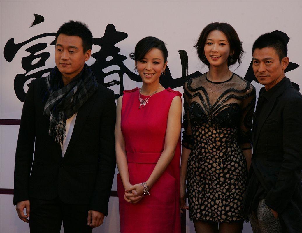 林志玲 林志玲与张静初罕见同框，穿蕾丝纱裙只顾秀身材，气场完全败下来