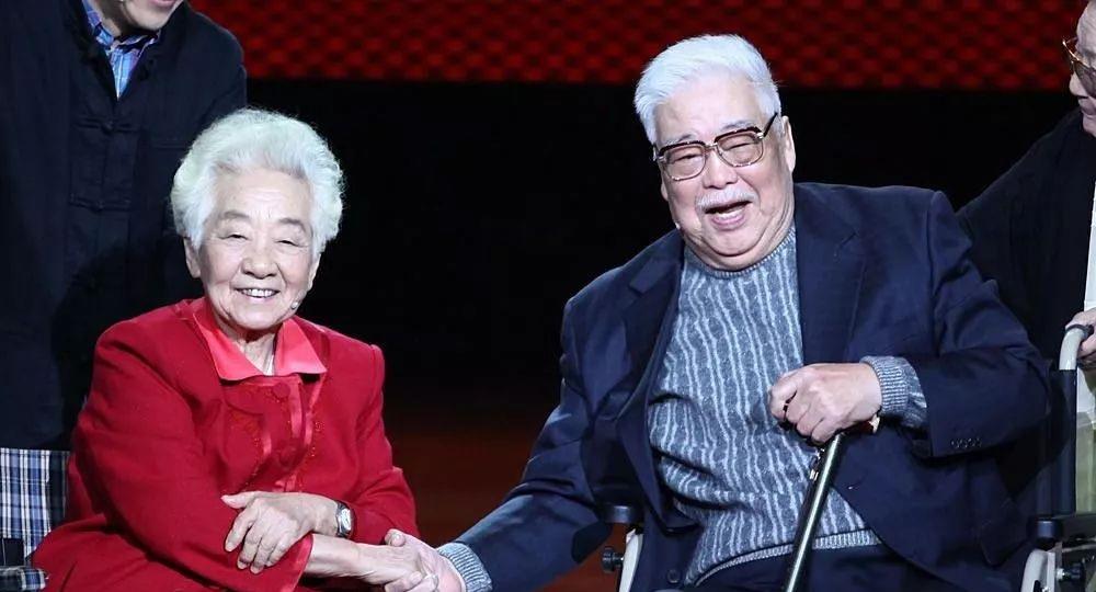 革命队伍|89岁老戏骨于洋，与妻子携手66年仍恩爱如初，如今一家很幸福