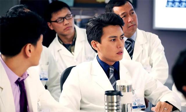 角色|首播收视第一！靳东又抽到王炸，他的“干部风”有多百试不爽？