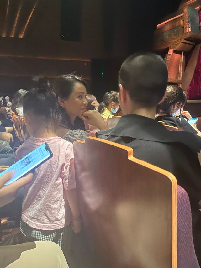 感觉伊能静不包装也是漂亮的，50+还能保养这么好，比普通人都年轻！