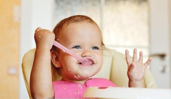 饮食|宝宝吃盐过早或过量会怎样？上幼儿园就看出来了，可别让孩子遭罪