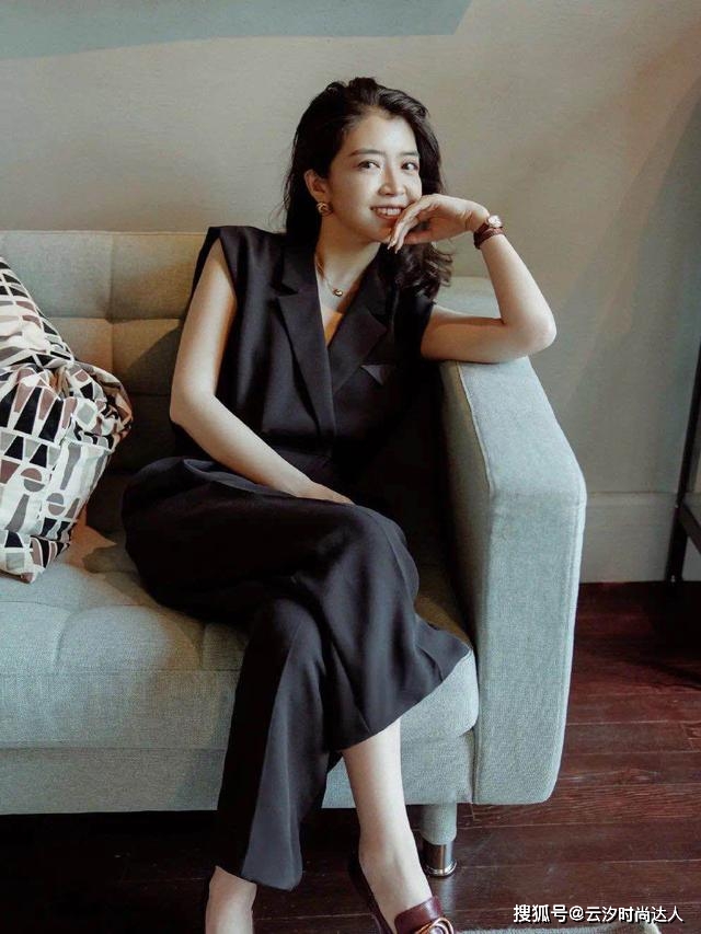 配饰 看来看去，还是觉得三木的“同色系”穿搭更时髦，真值得学