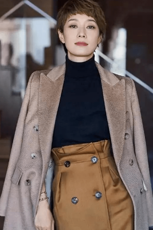 整体 实不相瞒：37岁姚笛这次拼了？剪短发撞款马伊琍，差六岁两人