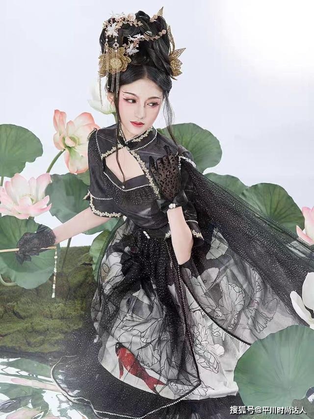 进行 2021新时尚!水墨风洛丽塔火遍Lo圈,女生吃土也要抢