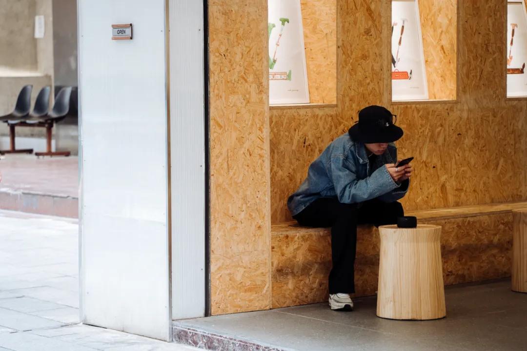 卫衣 广州限时降温的这周,也是街头潮人最爱的秋季时装周