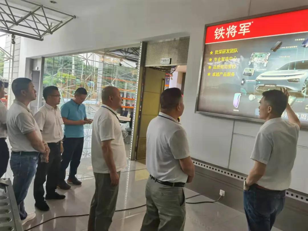 携手智造筑梦未来丨铁将军amp老铁智行战略合作签约仪式
