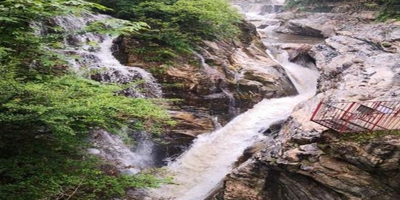 西安高冠瀑布，拥有一段神秘传说，是多代皇家花园