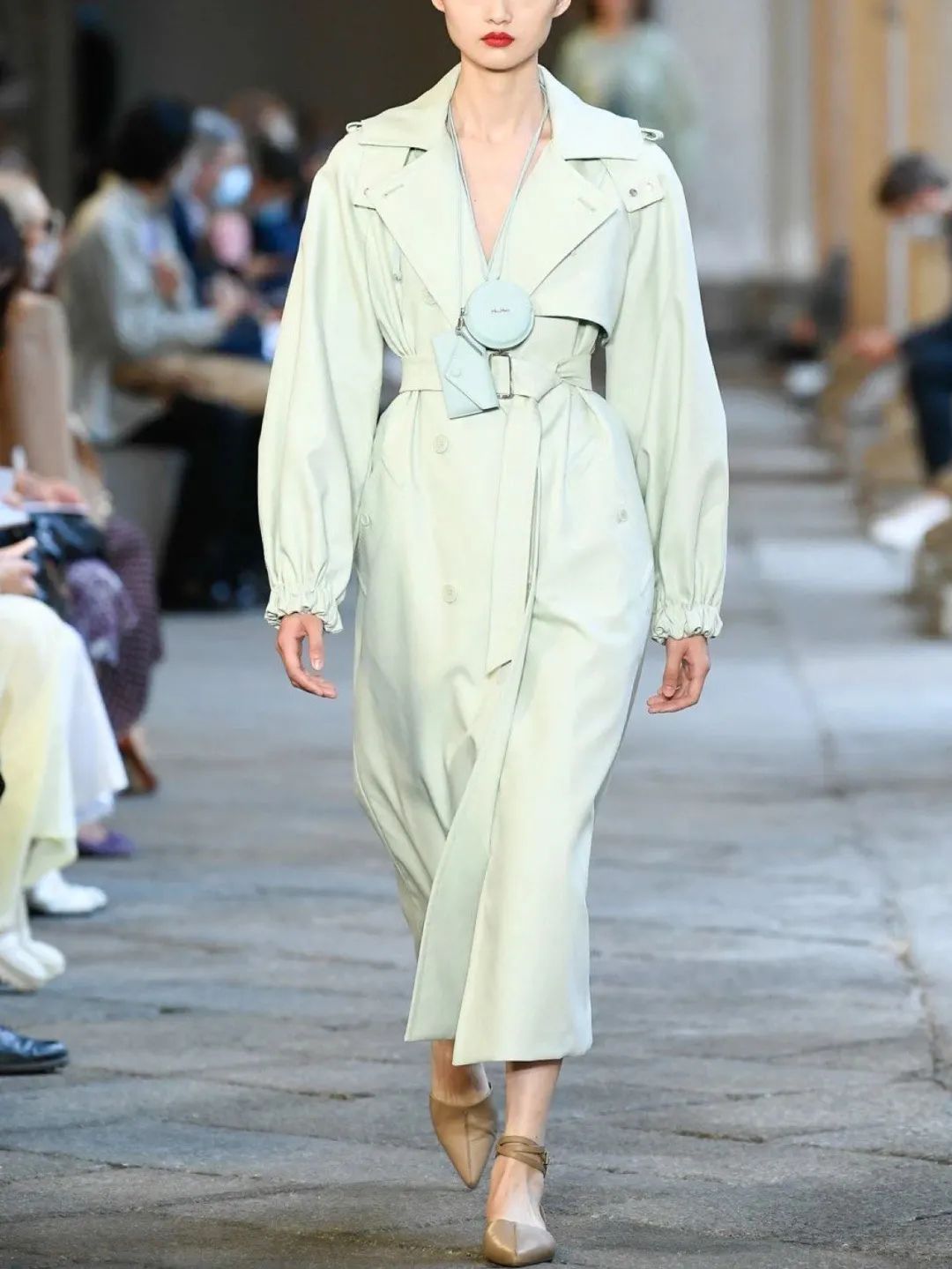 颜色 女星张含韵“整”了？为何突然美成王祖贤了？