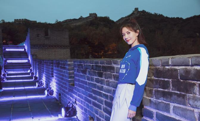 毛衣 高圆圆谢霆锋难得同框，穿毛衣帅哥面前变小女人，两人合体超养眼