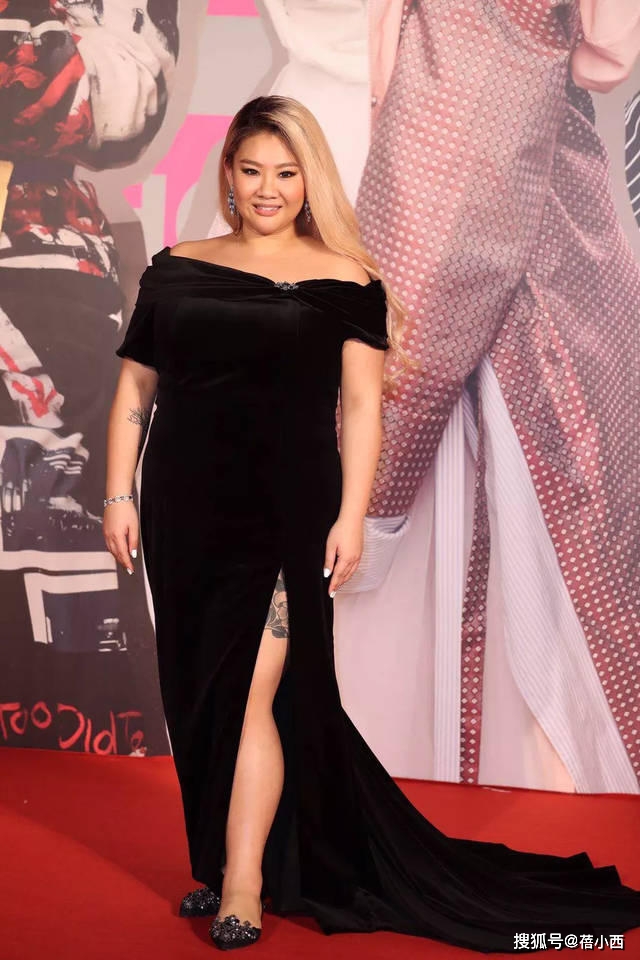 设计 又被郑欣宜美到了，将紧身衣穿出不同魅力，不愧是180斤的女神