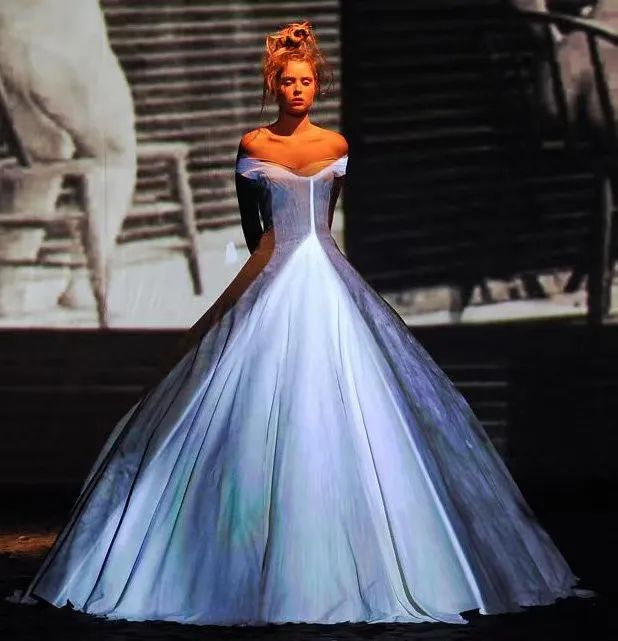 戏剧性 如此戏剧性的舞台表演，原来都是时装秀！