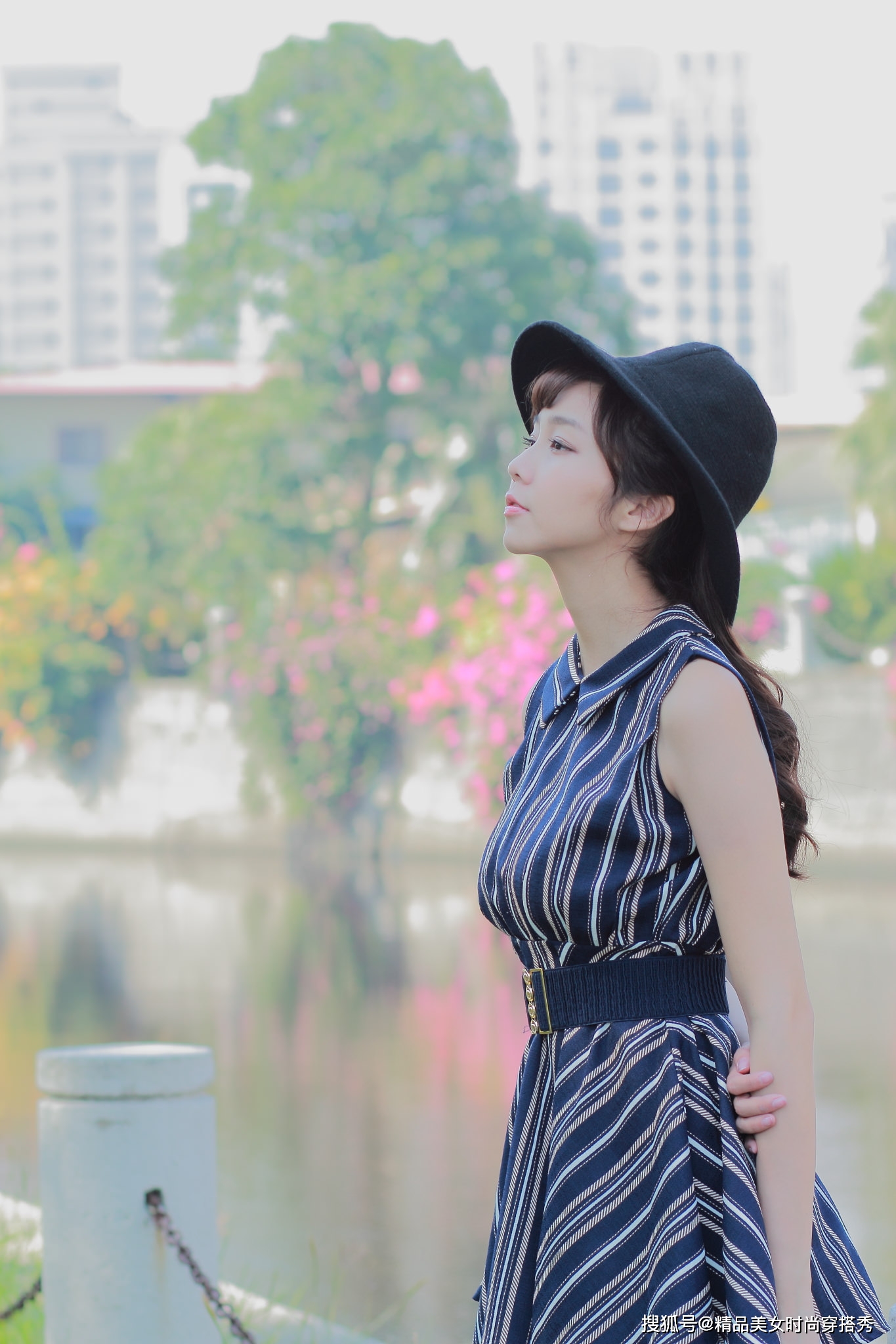 高跟鞋 时尚干练的衬衫裙，瞬间女人味了不少，多了几分干练