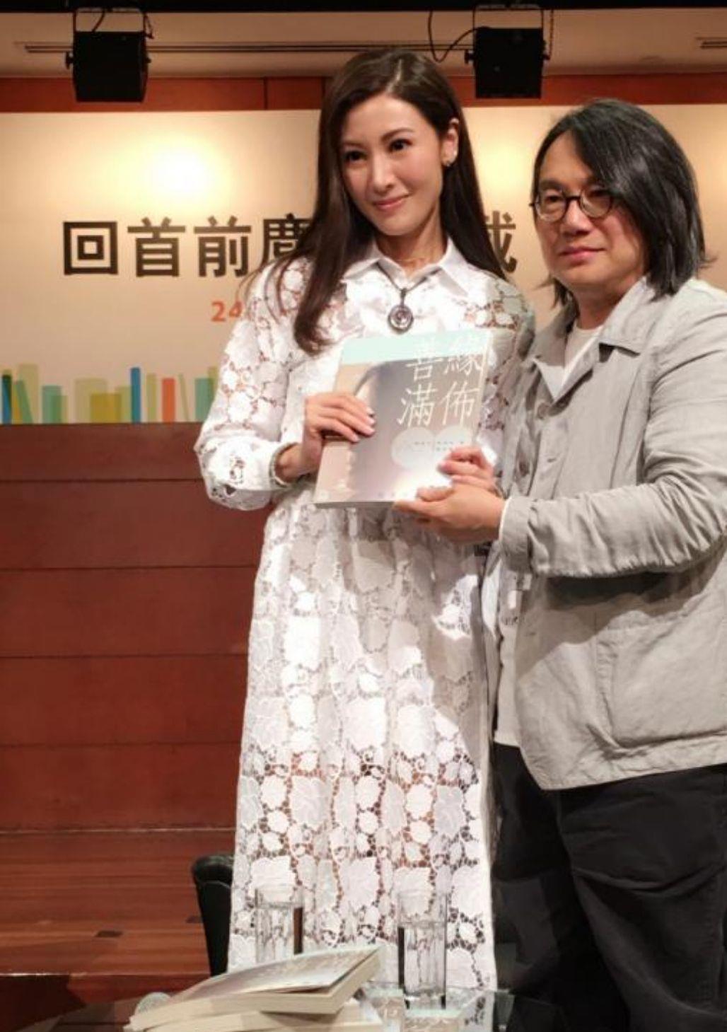 全靠 李嘉欣穿“睡裙”出席活动，比郭富城还要抢镜，全靠豪门光环撑着