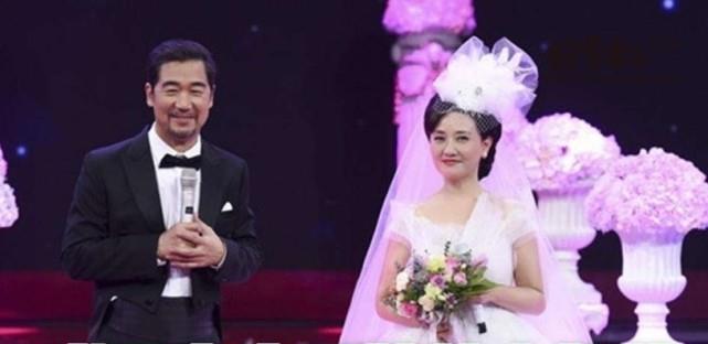 在《王牌对王牌》节目上,张国立为邓婕补办了一次婚礼,小编相信,邓婕