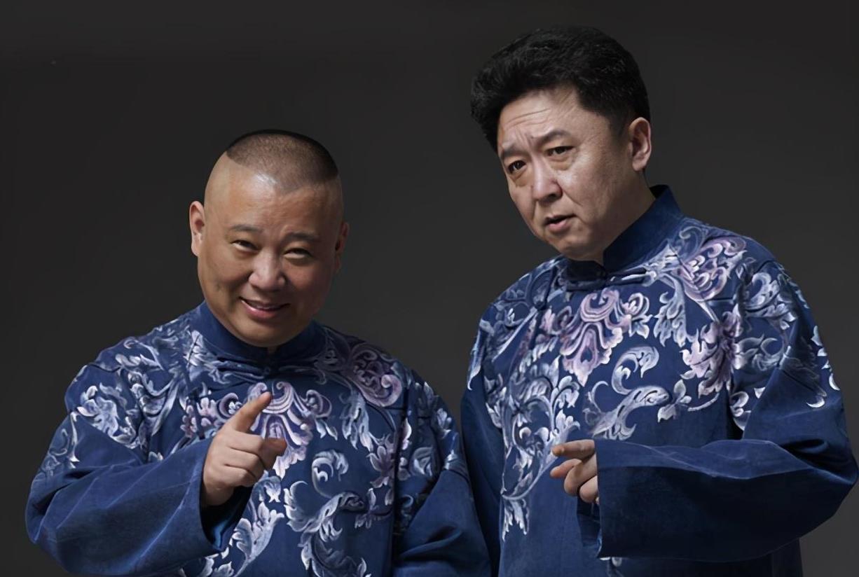 垃圾|郭德纲于谦说相声时，有人恶意砸挂，郭德纲凭借高超情商机智化解