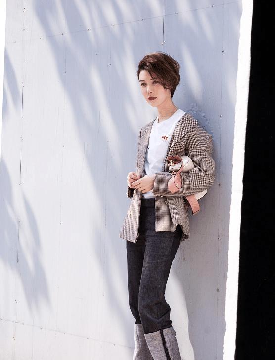 黑色 单身的车晓越来越漂亮，穿黑色针织开衫优雅大气，骨子里的高级感