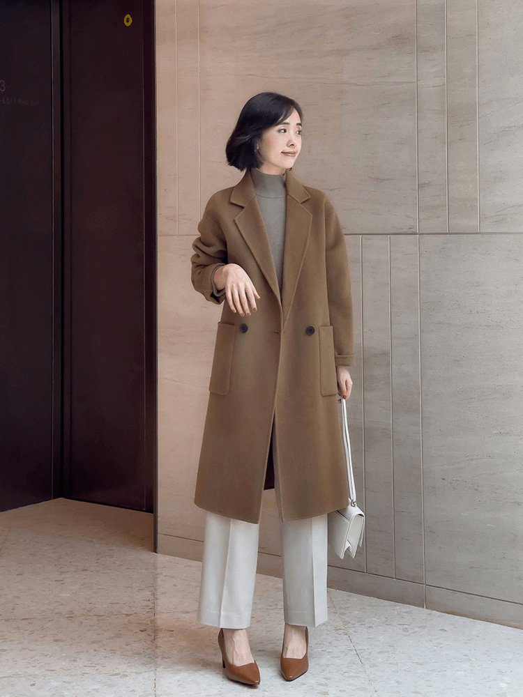 注入 这个秋天熟女都爱穿“大衣+高领衫”，优雅知性，关键还很保暖