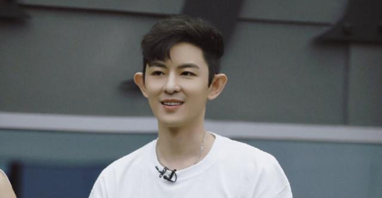 因为|《哥哥》四公淘汰赛制再变，4人离开，陈小春张晋各救1人！