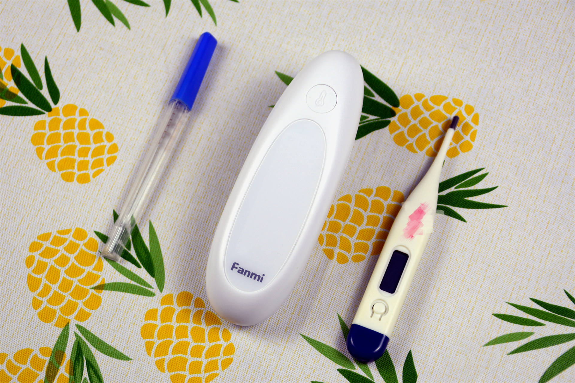 宝妈必备，凡米耳温枪体验，黑夜里照顾娃也不用担心_搜狐网