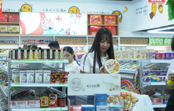 品牌|位于繁华上海的怡佳仁零食店，打造值得信赖的好品牌