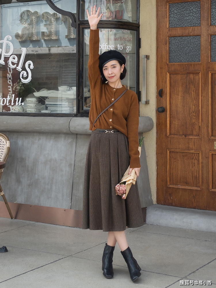 颜色 建议30+女性多穿“毛呢半身裙”，掌握3个搭配要点，时尚又显气质