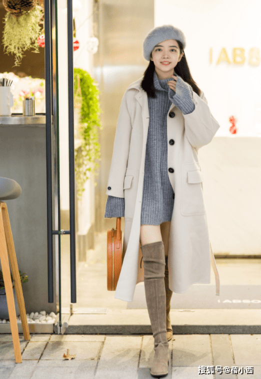 毛衣 奔三奔四的女人,建议多穿大衣+“长筒靴”或“短靴”,时髦洋气
