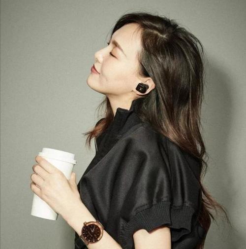 中性 唐嫣放飞自我玩转中性风Look,罗晋“妇唱夫随”风尚大片好接地气