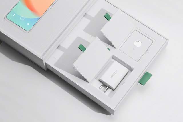 魅族 18X × 京东 PLUS 会员权益尊享礼盒正式开启预约，三色可选